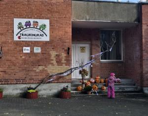 Naujienos „Iniciatyva ,,Papuoškime darželio kiemą moliūgais““ galerija. Nuotrauka 3 iš 8