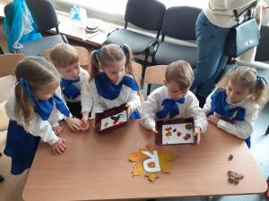Naujienos „Kultūrinis-edukacinis renginys ,,Spalvotas ruduo M. K. Čiurlionio garsais  ir spalvomis““ galerija. Nuotrauka 3 iš 9