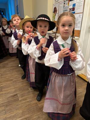 Naujienos „Ir suprašė žvirblis puotą“ galerija. Nuotrauka 1 iš 15