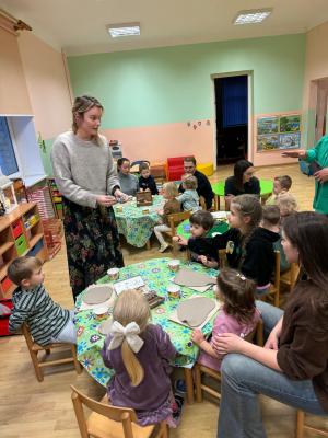 Naujienos „Edukacinis užsiėmimas ,,Pasigamink molinį žaislą pats"“ galerija. Nuotrauka 4 iš 4