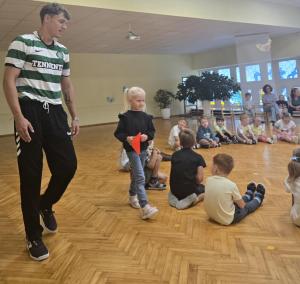 Naujienos „Sportinė pramoga ,,Treniruokis su mumis““ galerija. Nuotrauka 8 iš 11