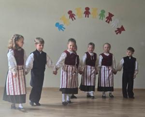 Naujienos „ Meninis  choreografinis projektas „Mes visi skirtingi, bet mes visi kartu““ galerija. Nuotrauka 8 iš 19