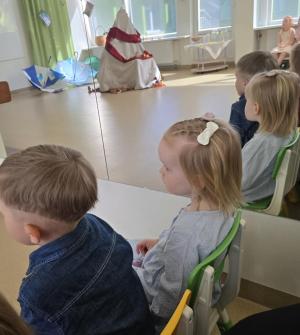 Naujienos „Kultūrinis-edukacinis skaitovų renginys ,,Su tėčiu po skėčiu““ galerija. Nuotrauka 10 iš 11
