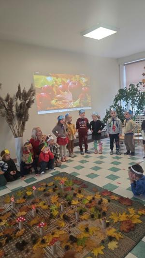Naujienos „Pramoga ,,Rudens fėjos ir vėjo stebuklai““ galerija. Nuotrauka 10 iš 26