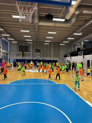Naujienos „Išvyka į Knašiaus krepšinio mokyklą“ galerija. Nuotrauka 16 iš 17