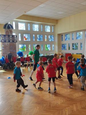 Naujienos „Sportinė pramoga ,,Žaidžiam futbolą su draugais"“ galerija. Nuotrauka 11 iš 16