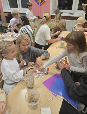 Naujienos „Vakaronė ,,Uždekime vakaro žibintą““ galerija. Nuotrauka 17 iš 25