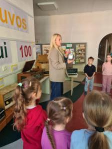 Naujienos „Pažintinis edukacinis užsiėmimas „Kelionė į radijo pasaulį““ galerija. Nuotrauka 8 iš 24