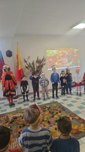 Naujienos „Pramoga ,,Rudens fėjos ir vėjo stebuklai““ galerija. Nuotrauka 7 iš 26
