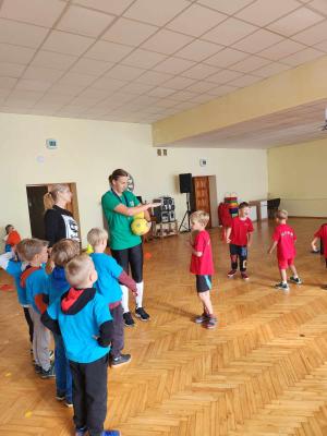 Naujienos „Sportinė pramoga ,,Žaidžiam futbolą su draugais"“ galerija. Nuotrauka 12 iš 16