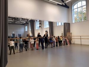Naujienos „Išvyka-edukacija ,,Tautinio šokio pradžiamokslis"“ galerija. Nuotrauka 4 iš 8