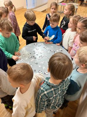 Naujienos „Edukacinis užsiėmimas „Kiekvienam paukšteliui savi nameliai““ galerija. Nuotrauka 9 iš 9