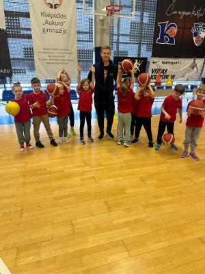Naujienos „Išvyka į Knašiaus krepšinio mokyklą“ galerija. Nuotrauka 2 iš 17