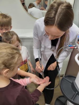 Naujienos „Apsilankymas gydytojo dermatologo kabinete“ galerija. Nuotrauka 9 iš 12
