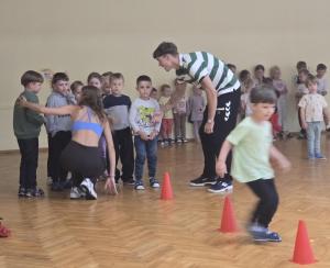 Naujienos „Sportinė pramoga ,,Treniruokis su mumis““ galerija. Nuotrauka 10 iš 11