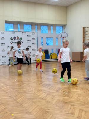 Naujienos „Projekto ,,Futboliukas“ renginys su futbolo atstovu“ galerija. Nuotrauka 9 iš 11
