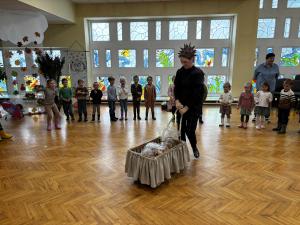 Naujienos „Rudeninė pramoga ,,Obuolių fėjos ir ežiuko rudenėlis““ galerija. Nuotrauka 6 iš 25