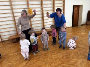 Naujienos „Rudeninė pramoga ,,Obuolių fėjos ir ežiuko rudenėlis““ galerija. Nuotrauka 3 iš 25