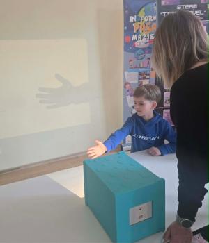 Naujienos „Edukacinis užsiėmimas Klaipėdos universiteto EduTech STEAM laboratorijoje“ galerija. Nuotrauka 4 iš 18
