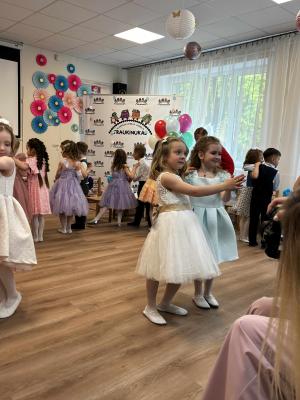 Naujienos „Suskambo išleistuvių skambutis“ galerija. Nuotrauka 14 iš 24