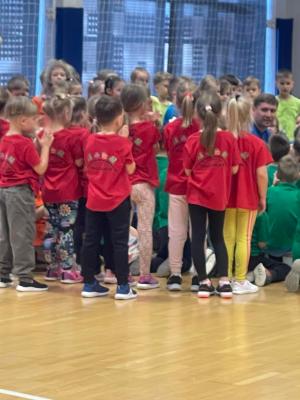 Naujienos „Sportinė pramoga ,,Susipažinkime su krepšiniu““ galerija. Nuotrauka 10 iš 10