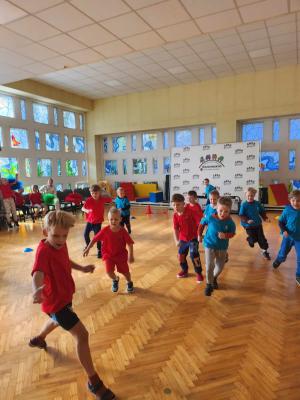 Naujienos „Sportinė pramoga ,,Žaidžiam futbolą su draugais"“ galerija. Nuotrauka 14 iš 16