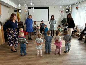 Naujienos „„Bitutės" sveikina savo šeimas“ galerija. Nuotrauka 13 iš 16