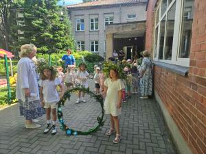 Naujienos „Šventė „Joninių stebuklai darželyje““ galerija. Nuotrauka 3 iš 18