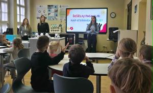 Naujienos „Edukacinis užsiėmimas Klaipėdos universiteto EduTech STEAM laboratorijoje“ galerija. Nuotrauka 3 iš 18