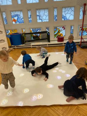 Naujienos „Interaktyvūs užsiėmimai vaikams ant interaktyvaus kilimo“ galerija. Nuotrauka 3 iš 20
