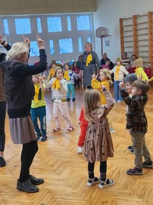 Naujienos „Pramoga ,,Lapai sukasi ratu, eikš pašoksime kartu"“ galerija. Nuotrauka 3 iš 22