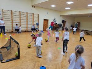 Naujienos „Sportinė pramoga „Žaidžiam futbolą visi kartu”	“ galerija. Nuotrauka 3 iš 3